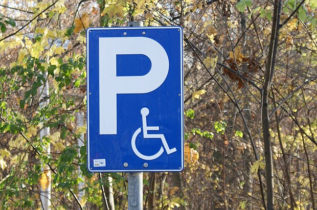 Parkschild für Behindertenparkplatz