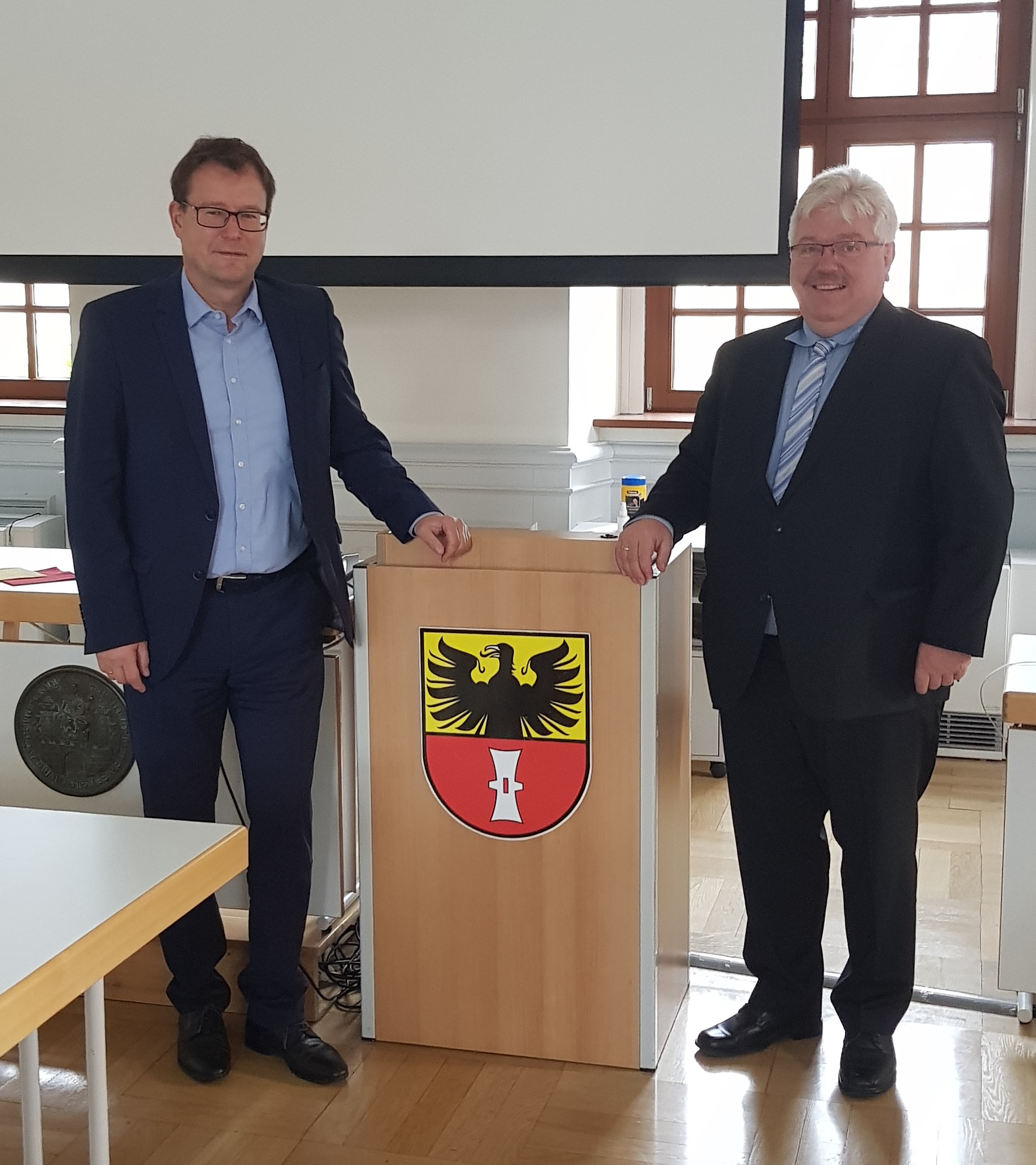 Dr. Kurt Herzberg, mit dem Oberbürgermeister der Stadt, Dr. Johannes Bruns