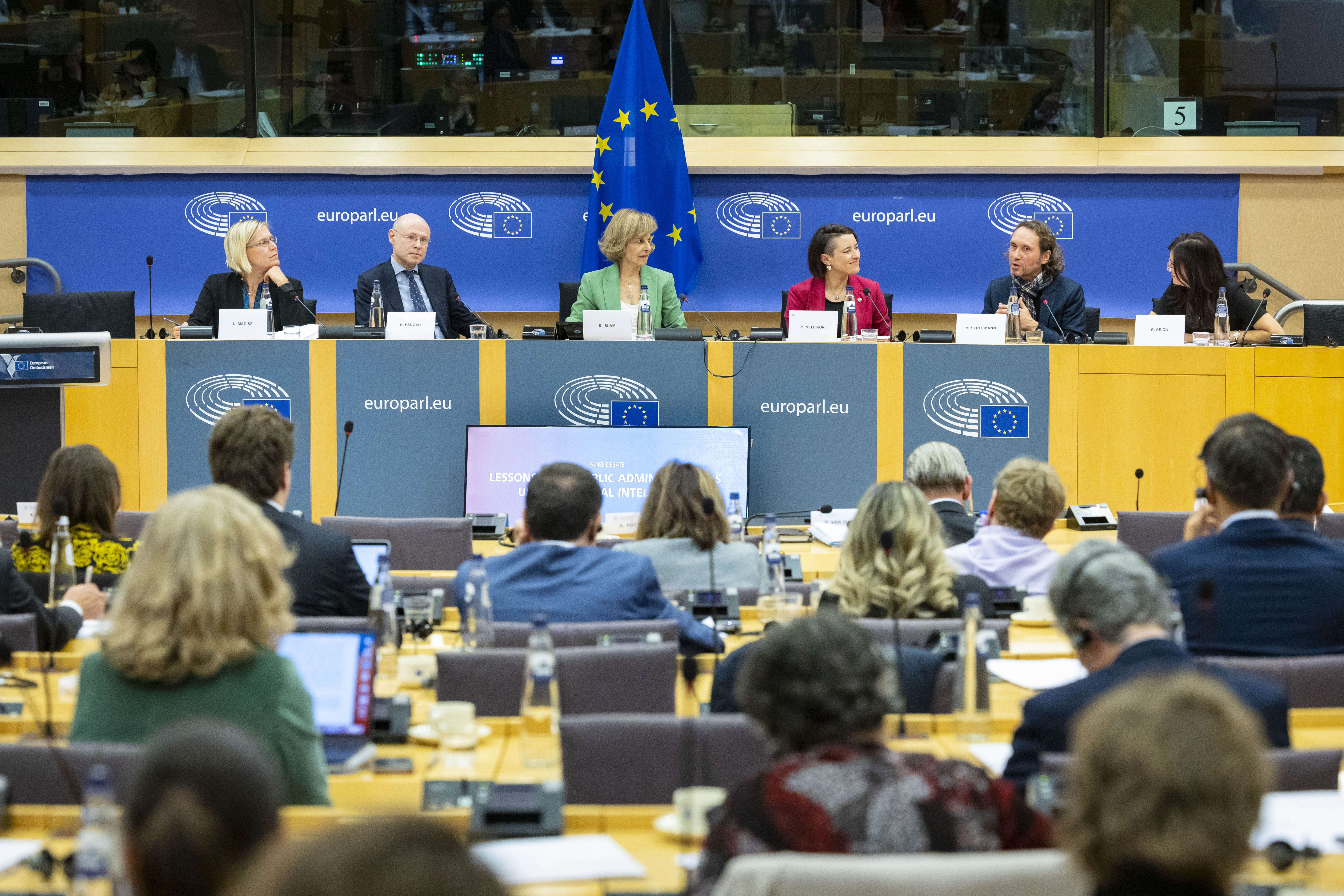 Podium während Podiumsdiskussion